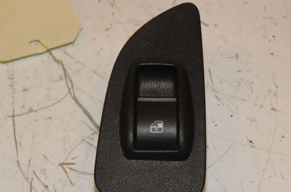 Commande leve-glace porte arrière gauche Fiat BRAVO II (198_) 1.6 d multijet (198axh1b) (2007-2014) 5 portes occasion