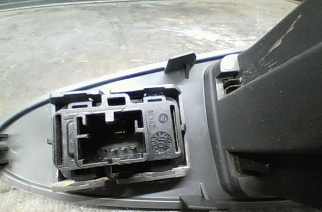 Commande leve-glace porte arrière gauche Fiat CROMA (194_) 1.9 d multijet (194axc1b, 194axc12) (2005-2011) occasion — photo 3