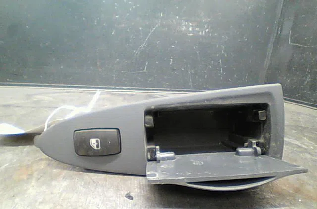 Commande leve-glace porte arrière gauche Fiat CROMA (194_) 1.9 d multijet (194axc1b, 194axc12) (2005-2011) occasion — photo 4