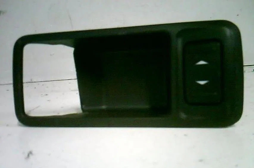 Commande leve-glace porte arrière gauche FORD FOCUS 2 PHASE 1 occasion — photo 2