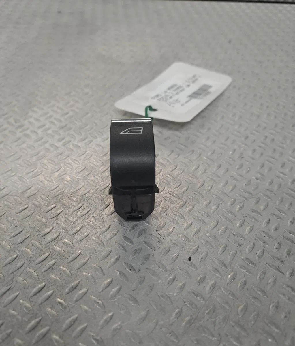 Commande leve-glace porte arrière gauche FORD FOCUS 3 PHASE 1 occasion — photo 2