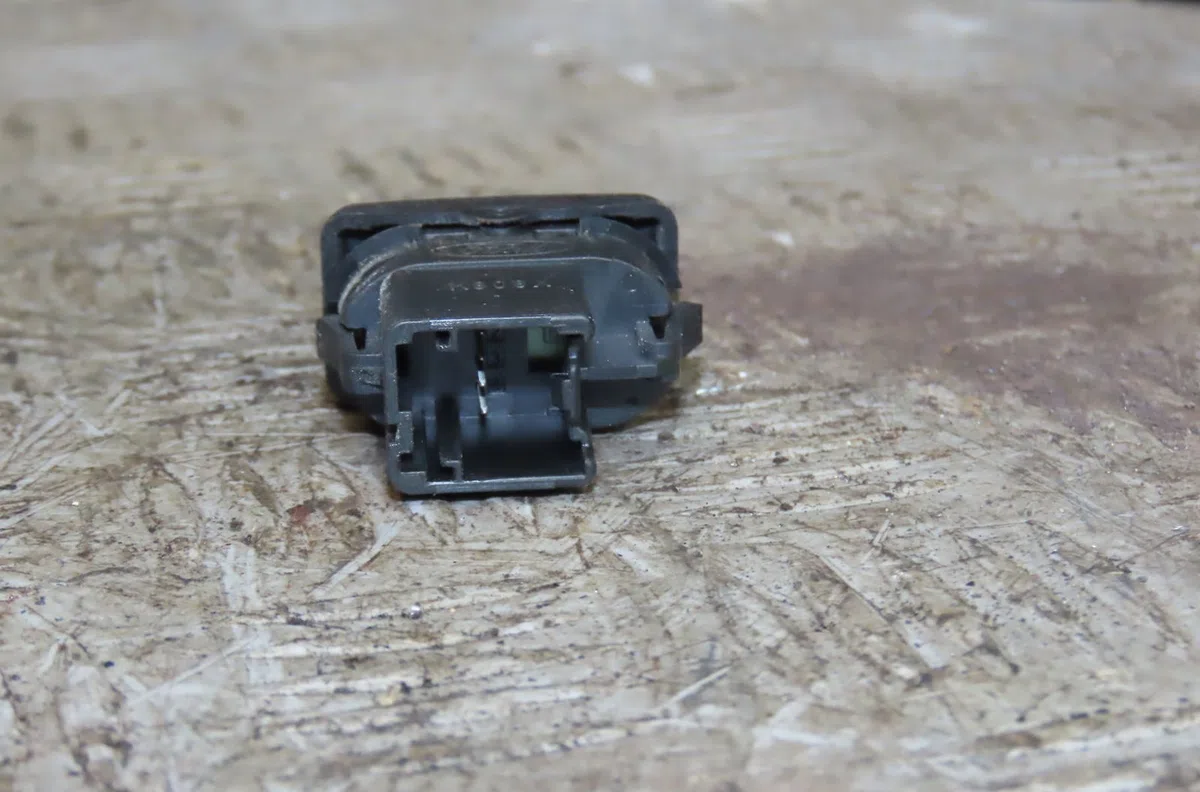 Commande leve-glace porte arrière gauche Ford KUGA I 2.0 tdci (2008-2012) 5 portes occasion — photo 2