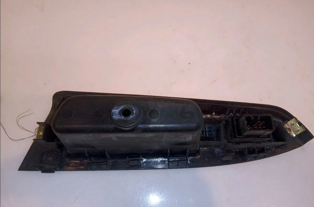 Commande leve-glace porte arrière gauche Hyundai GETZ (TB) 1.5 crdi (2003-2005) 5 portes occasion — photo 2