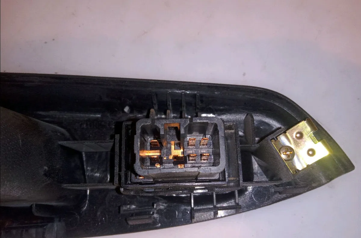 Commande leve-glace porte arrière gauche Hyundai GETZ (TB) 1.5 crdi (2003-2005) 5 portes occasion — photo 3