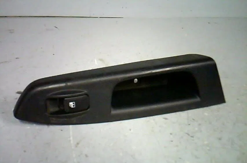 Commande leve-glace porte arrière gauche Hyundai GETZ (TB) 1.5 crdi (2003-2005) 5 portes occasion — photo 2