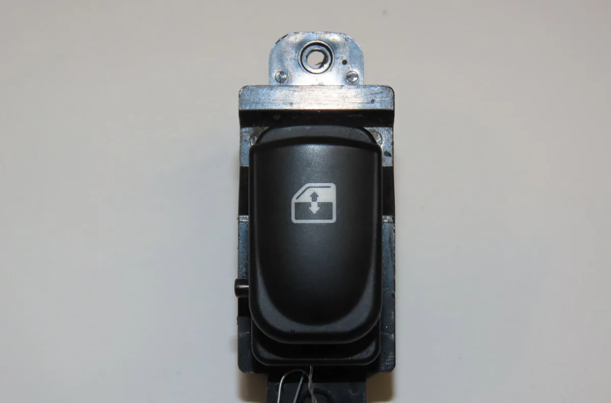 Commande leve-glace porte arrière gauche Hyundai I20 I (PB, PBT) 1.2 (2008-2012) occasion