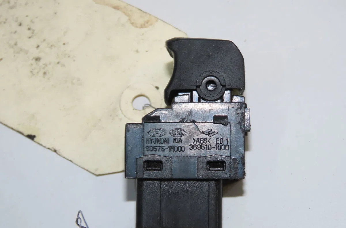 Commande leve-glace porte arrière gauche Hyundai Ix20 (JC) 1.6 crdi (2011-2019) occasion — photo 2