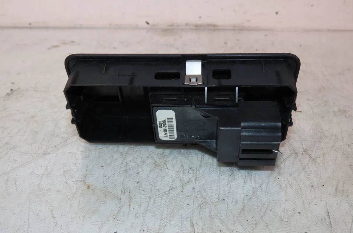 Commande leve-glace porte arrière gauche Land rover DISCOVERY III (L319) 2.7 td 4x4 (2004-2009) occasion
