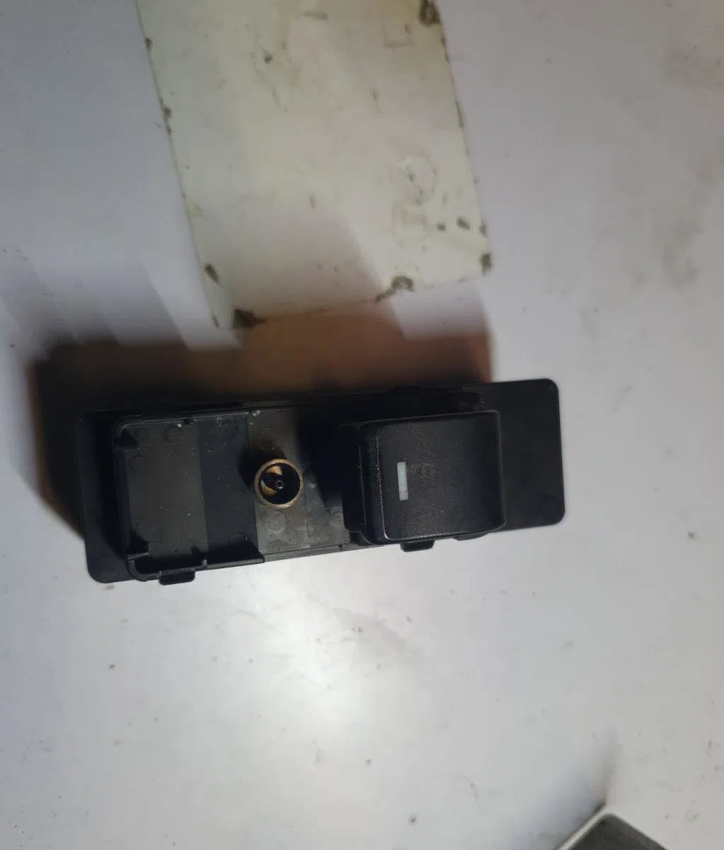 Commande leve-glace porte arrière gauche MAZDA CX5 1 PHASE 2 occasion — photo 2