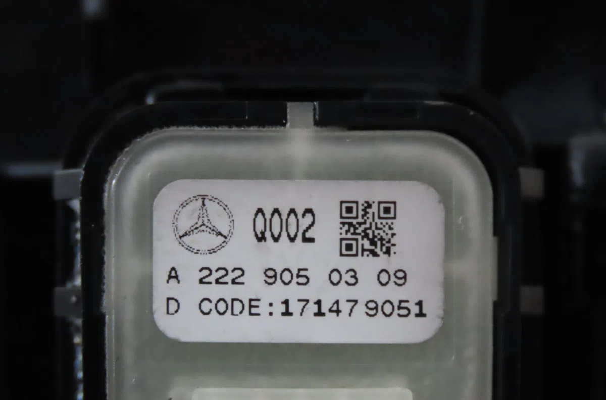 Commande leve-glace porte arrière gauche Mercedes-benz CLASSE E (W213) E 200 d (213.013) (2016) 4 portes occasion — photo 2