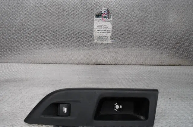Commande leve-glace porte arrière gauche Opel CORSA F 1.5 (68) (2019) occasion — photo 2