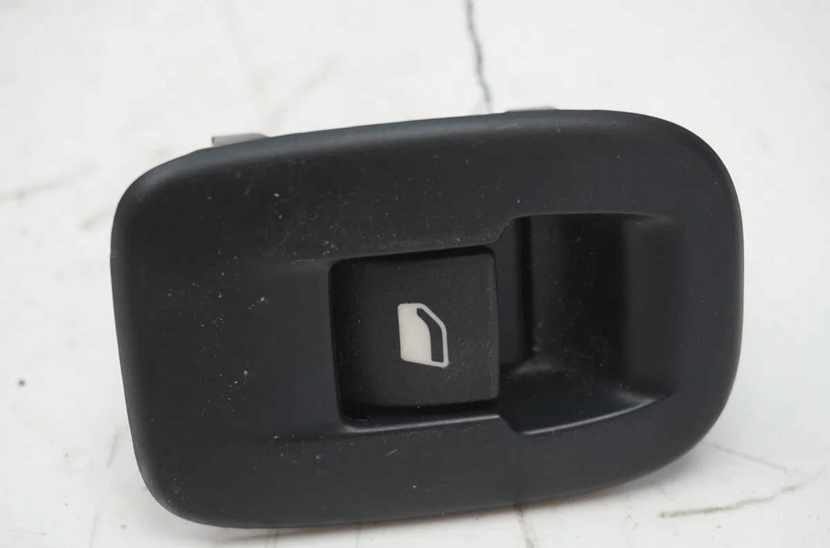 Commande leve-glace porte arrière gauche Peugeot 2008 I (CU_) 1.2 puretech 82 (2018-2019) occasion — photo 2