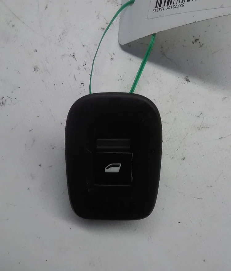 Commande leve-glace porte arrière gauche Peugeot 208 I (CA_, CC_) 1.6 bluehdi 100 (2015) 5 portes occasion — photo 2