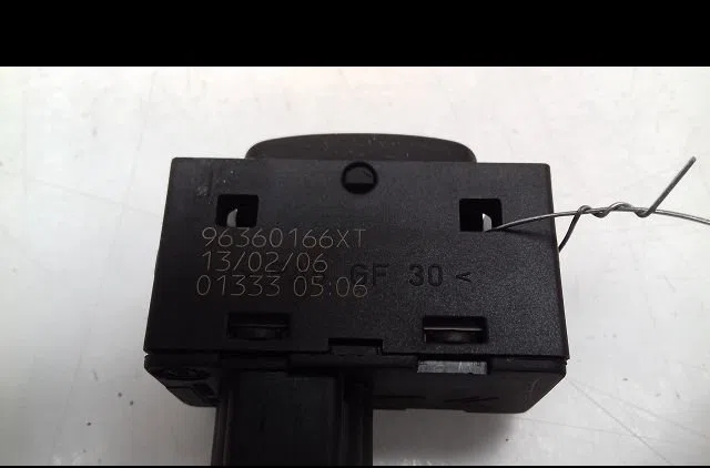 Commande leve-glace porte arrière gauche Peugeot 307 (3A-C) 1.6 16v (2000-2007) 5 portes occasion — photo 2