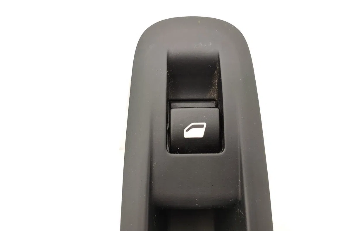 Commande leve-glace porte arrière gauche PEUGEOT 308 2 SW PHASE 1 BREAK occasion — photo 4