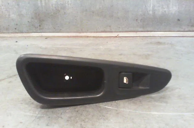 Commande leve-glace porte arrière gauche PEUGEOT 308 2009 occasion — photo 3