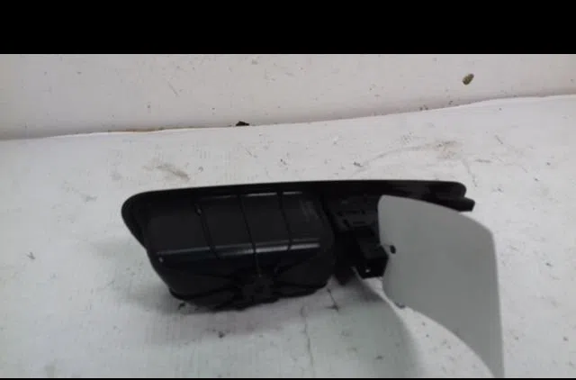 Commande leve-glace porte arrière gauche Peugeot 308 I (4A_, 4C_) 1.6 hdi (2007-2014) 5 portes occasion — photo 2