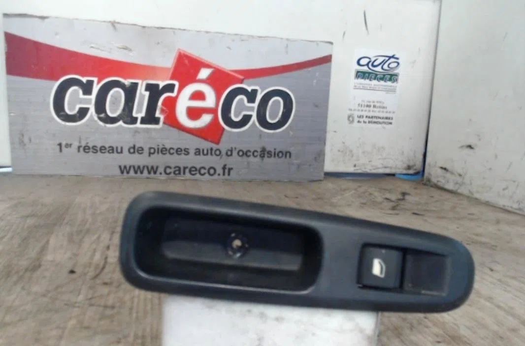 Commande leve-glace porte arrière gauche PEUGEOT 5008 1  5008 1 PHASE 1 occasion — photo 2