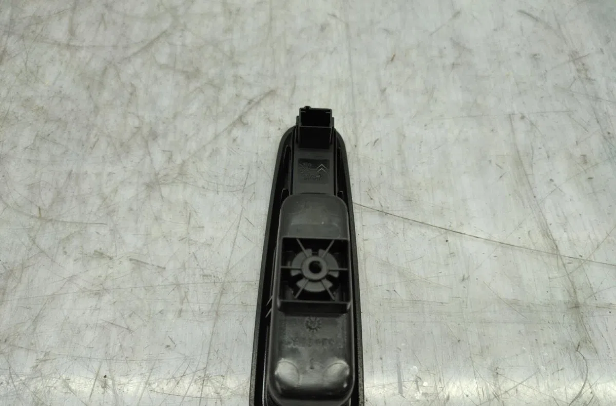 Commande leve-glace porte arrière gauche PEUGEOT 5008 1 PHASE 1 occasion — photo 2