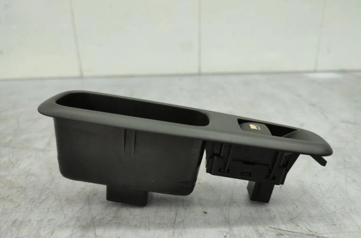 Commande leve-glace porte arrière gauche PEUGEOT 5008 1 PHASE 1 occasion — photo 4