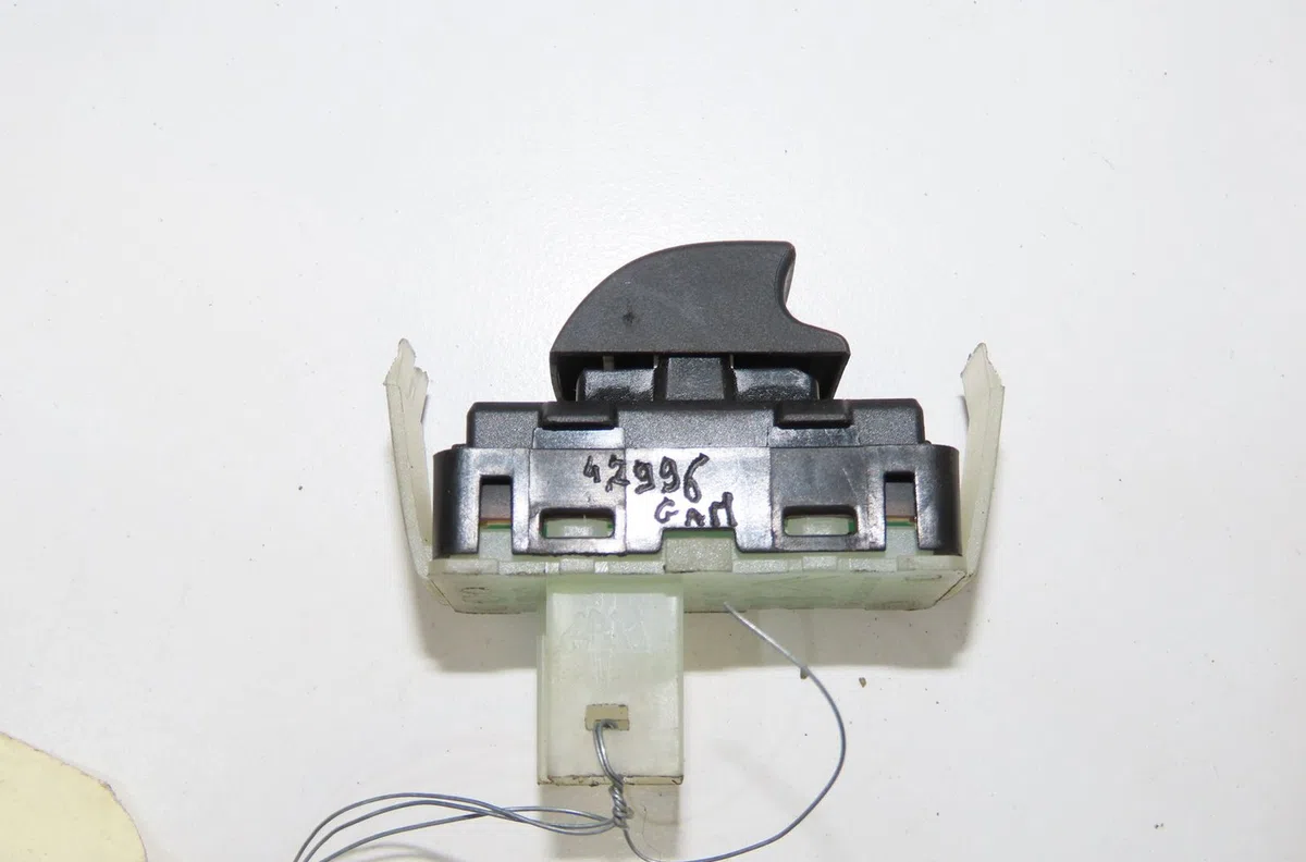 Commande leve-glace porte arrière gauche Peugeot 508 I (8D_) 2.0 hdi (2010-2018) 4 portes occasion — photo 2