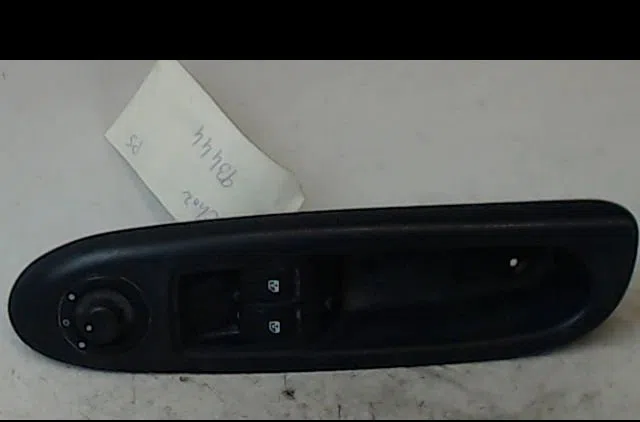 Commande leve-glace porte arrière gauche RENAULT CLIO 2002 occasion — photo 4