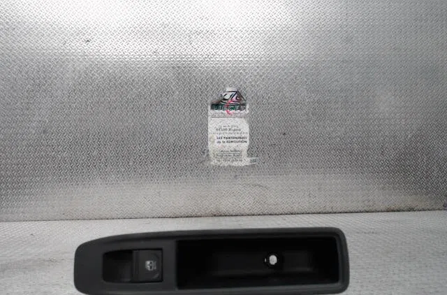 Commande leve-glace porte arrière gauche RENAULT CLIO 5 PHASE 1 occasion — photo 2