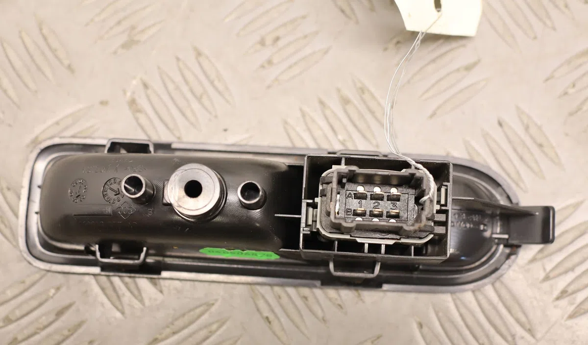 Commande leve-glace porte arrière gauche Renault CLIO III (BR0-1, CR0-1) 1.5 dci (br0h, cr0h, cr1s, br1s) (2005-2014) 3 