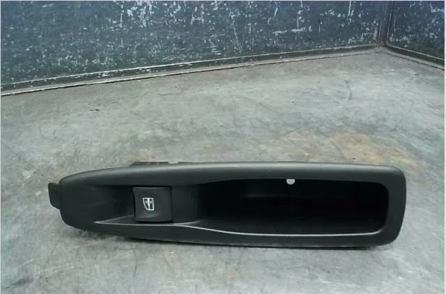 Commande leve-glace porte arrière gauche RENAULT CLIO IV 2014 occasion — photo 4