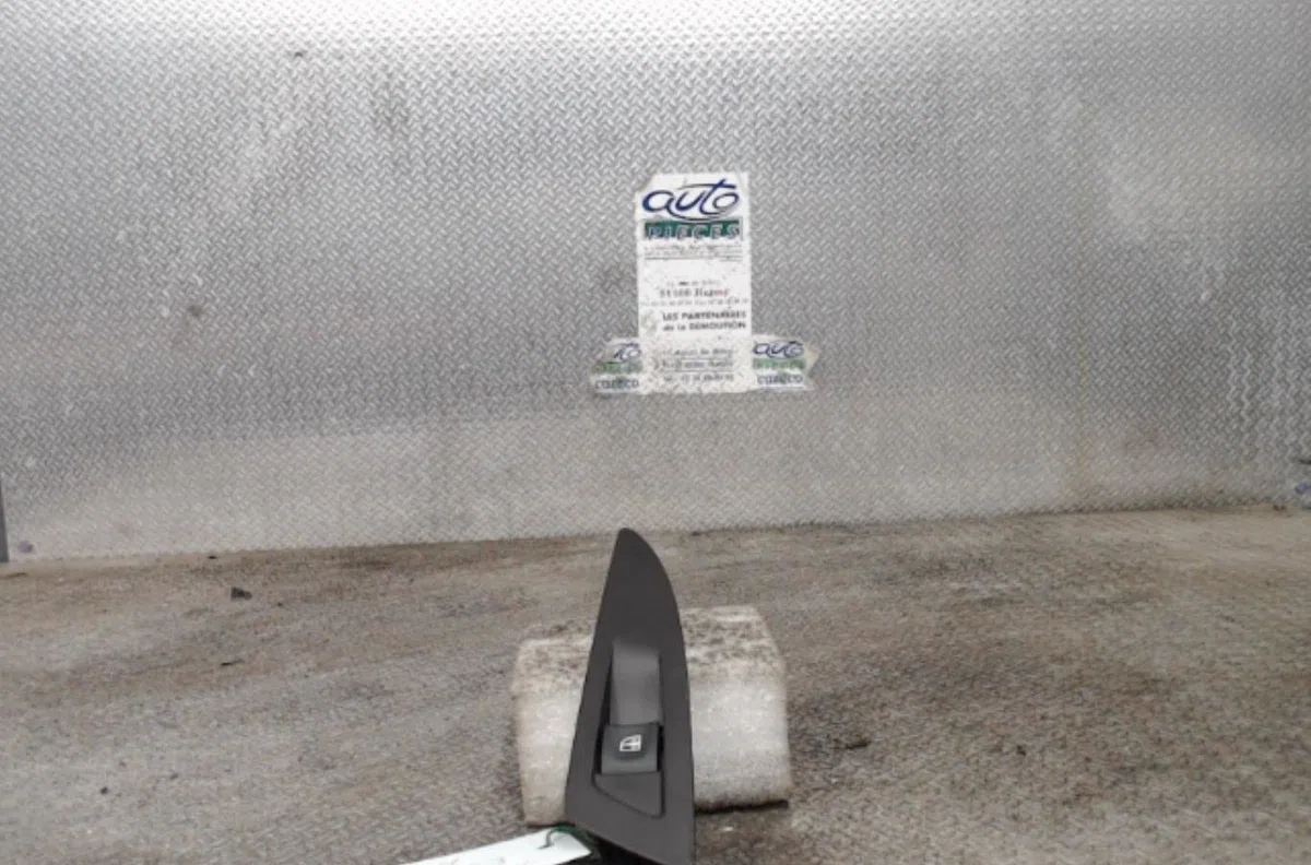 Commande leve-glace porte arrière gauche RENAULT ESPACE 5  ESPACE 5 occasion — photo 2