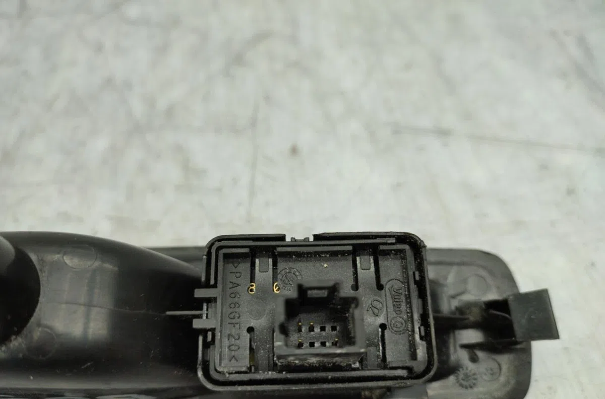 Commande leve-glace porte arrière gauche RENAULT GRAND SCENIC 3 PHASE 1 occasion — photo 3