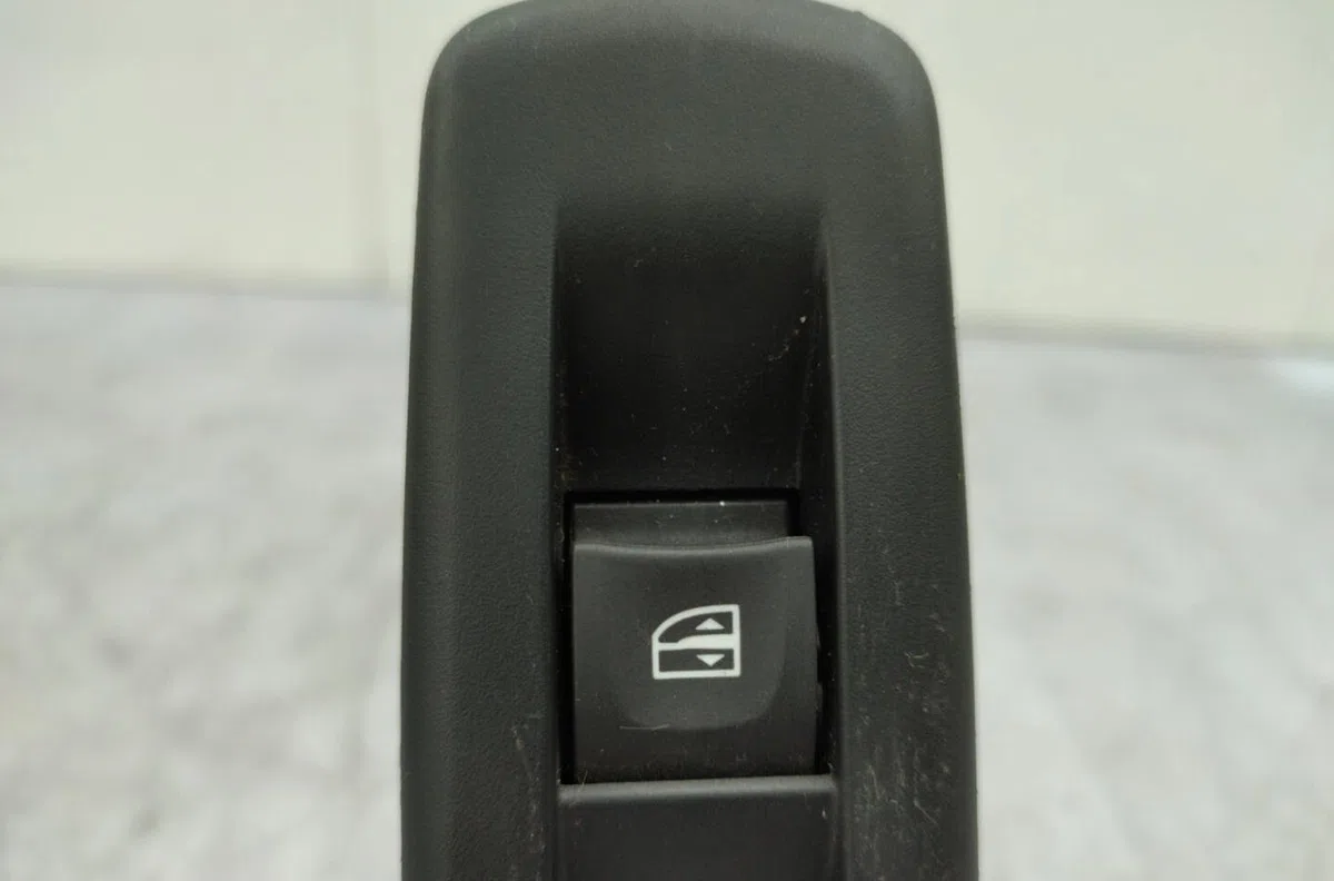 Commande leve-glace porte arrière gauche RENAULT GRAND SCENIC 3 PHASE 1 occasion — photo 4