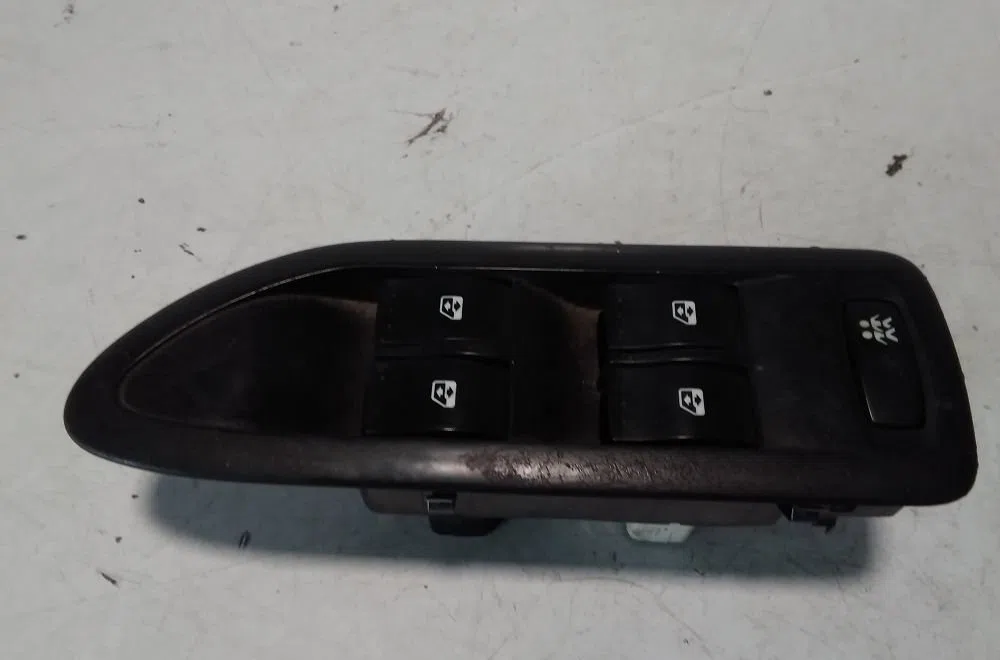 Commande leve-glace porte arrière gauche RENAULT LAGUNA II 2002 occasion — photo 3