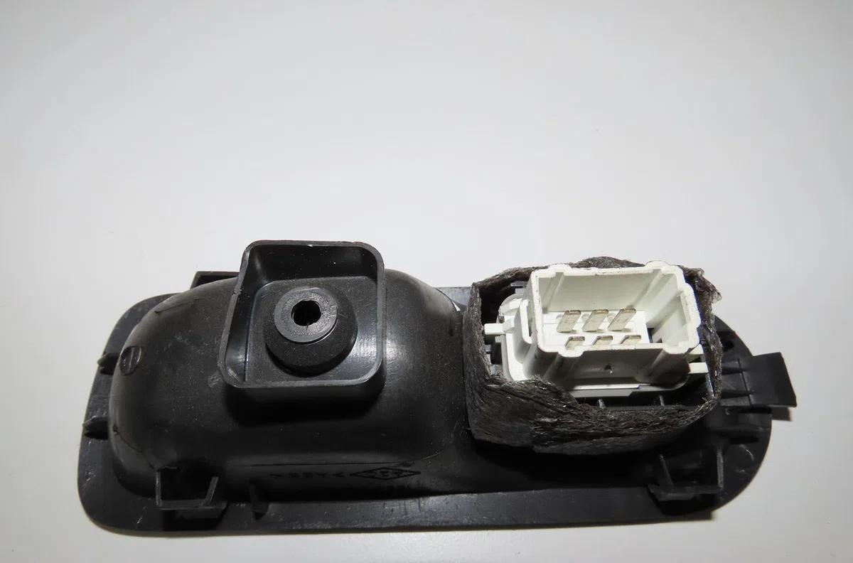 Commande leve-glace porte arrière gauche Renault MEGANE II (BM0-1_, CM0-1_) 1.6 16v (bm0c, cm0c) (2002-2008) occasion — photo 2