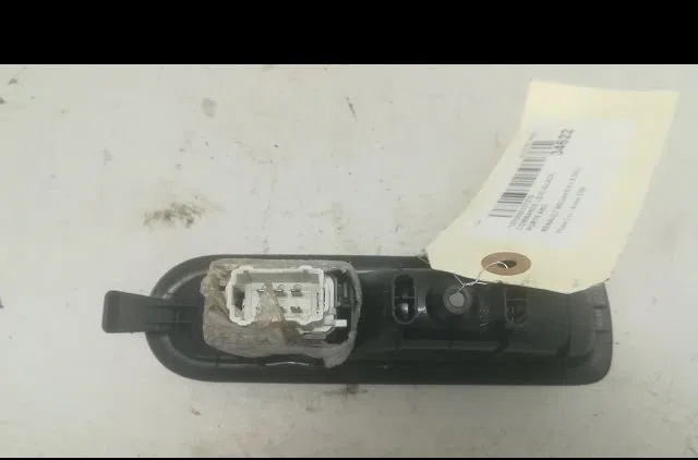 Commande leve-glace porte arrière gauche Renault MEGANE II Break (KM0-1_) 1.5 dci (km16, km1e) (2005-2008) occasion — photo 2