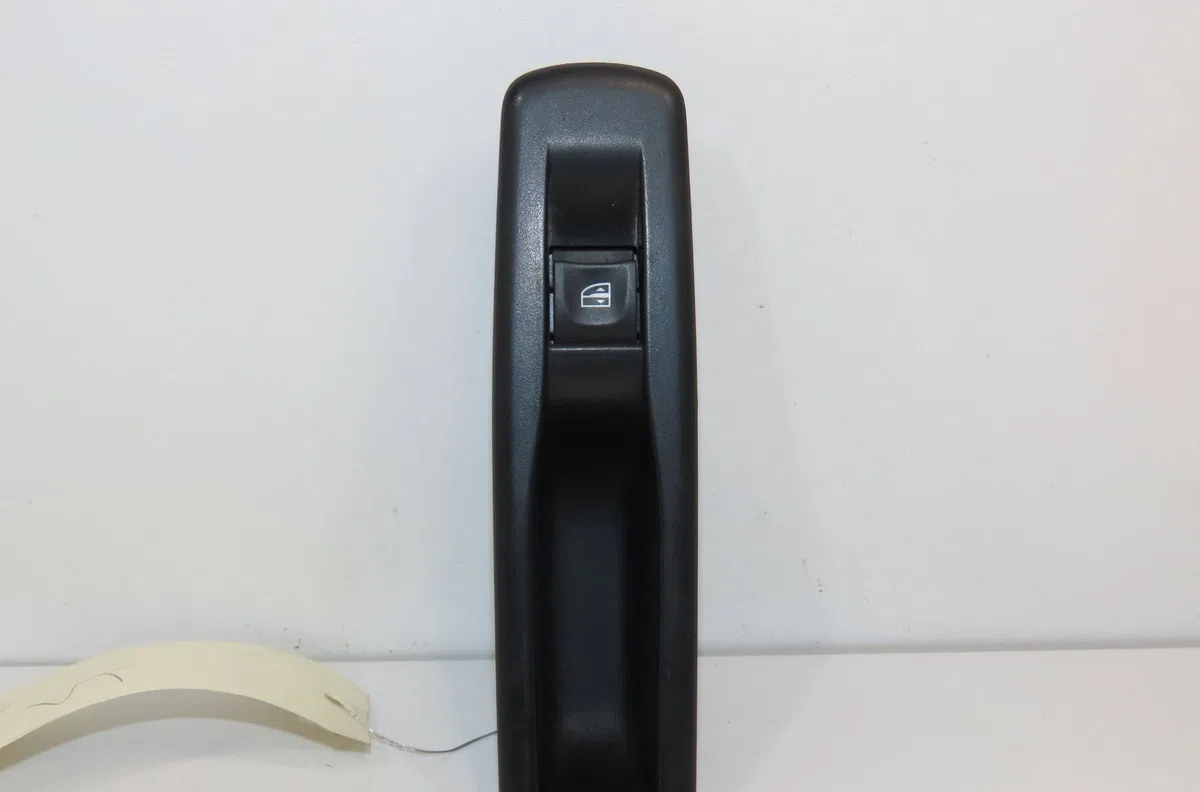 Commande leve-glace porte arrière gauche Renault MEGANE III 3-5 portes (BZ0-1_, B3_) 1.9 dci (bz0n, bz0j) (2008) occasio