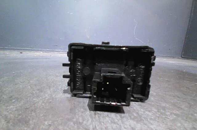 Commande leve-glace porte arrière gauche Renault MEGANE III Grandtour (KZ0-1) 1.5 dci (kz09, kz0d, kz1g, kz29, kz14, kz1w, kz10, occasion — photo 2