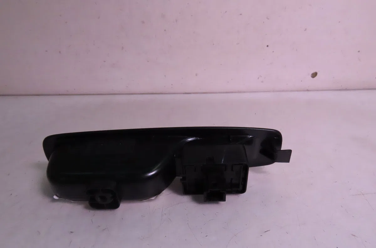 Commande leve-glace porte arrière gauche Renault MEGANE IV 3-5 portes (B9A-M-N_) 1.0 tce 115 (b9md, b9mw) (2020) occasion — photo 2