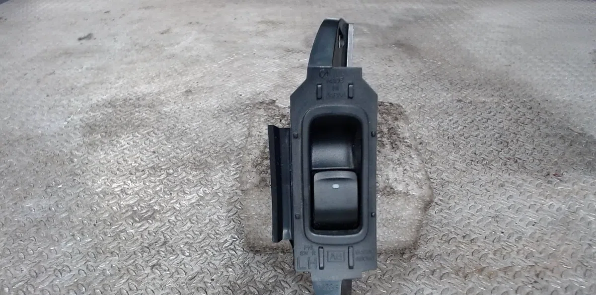 Commande leve-glace porte arrière gauche Subaru OUTBACK (BL, BP) 2.0 d awd (bpd) (2008-2009) 5 portes occasion — photo 2