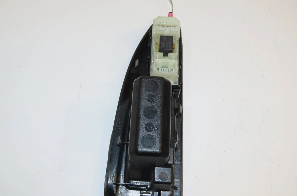Commande leve-glace porte arrière gauche Toyota LAND CRUISER PRADO (_J12_) 3.0 d-4d (kdj120, kdj125) (2002-2009) occasion — photo 2