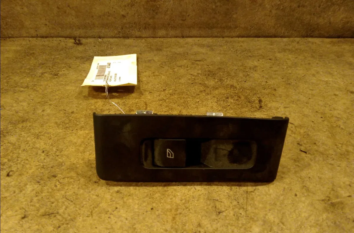 Commande leve-glace porte arrière gauche Volvo XC40 (536) T3 (2020) occasion — photo 4