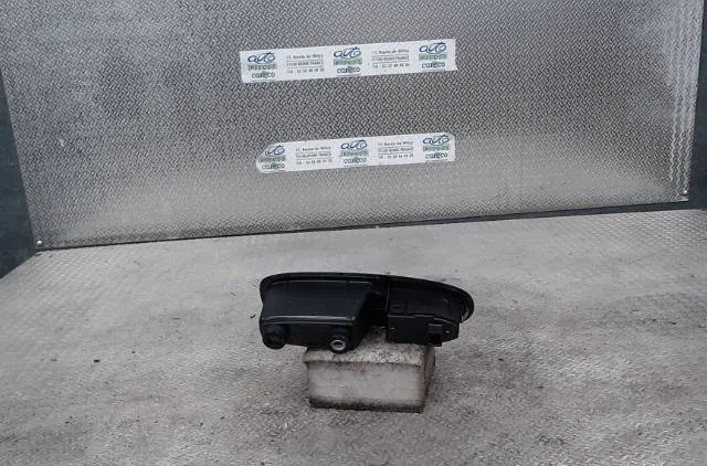 Commande lève-glace porte avant droite Alfa romeo 159 Sportwagon (939_) 1.9 jtdm 8v (939bxe1b) (2006-2011) occasion — photo 2