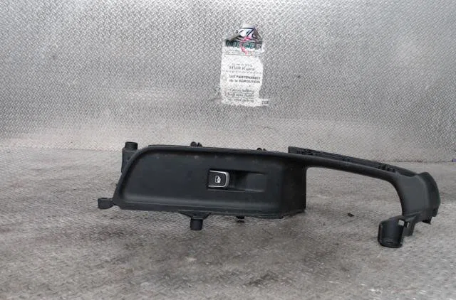 Commande lève-glace porte avant droite AUDI A3 3  A3 3 SPORTBACK PHASE 2 occasion — photo 2