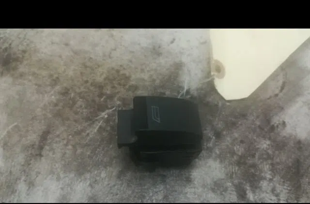 Commande lève-glace porte avant droite AUDI A3 I 1998 occasion — photo 4