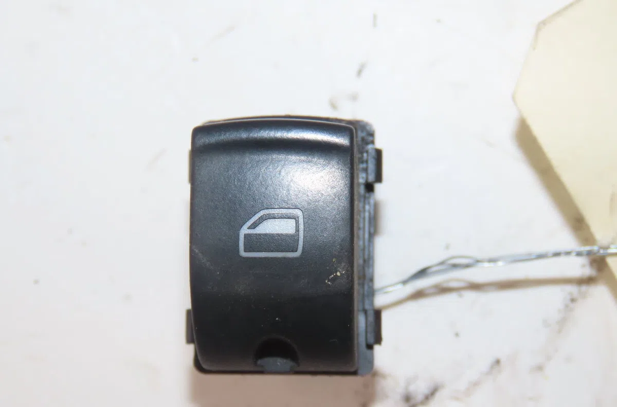 Commande lève-glace porte avant droite Audi A3 Sportback (8PA) 1.9 tdi (2004-2010) occasion