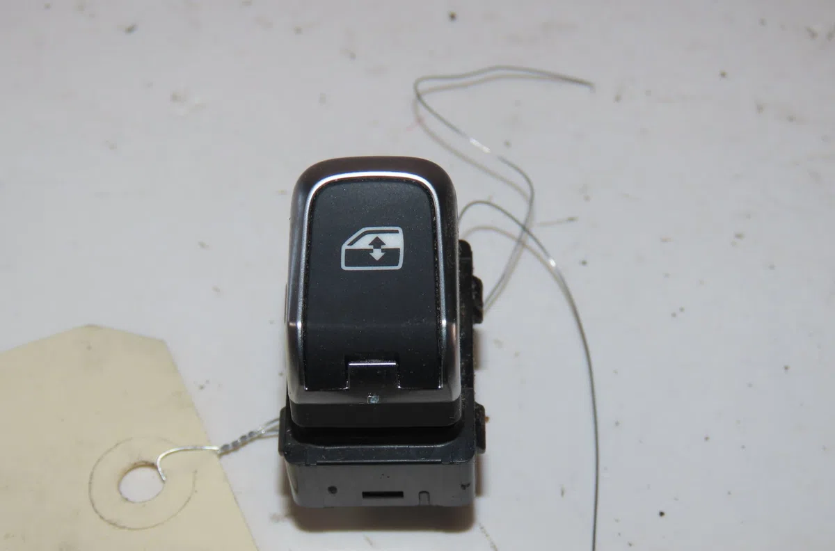 Commande lève-glace porte avant droite Audi A3 Sportback (8VA, 8VF) 2.0 tdi (2012-2020) 5 portes occasion — photo 2
