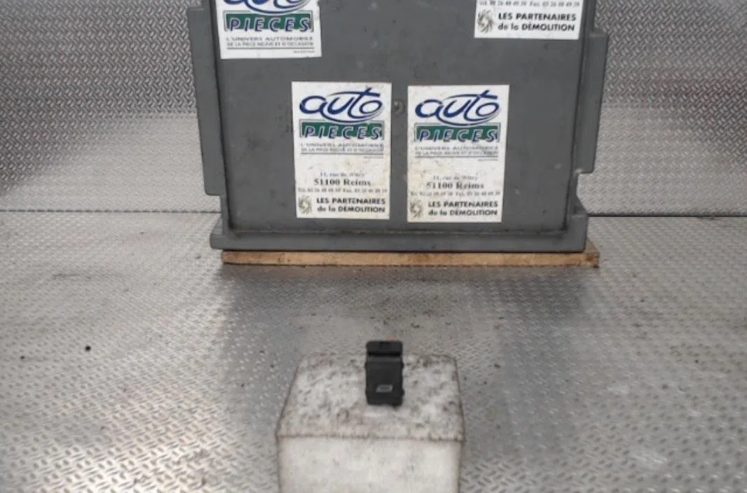 Commande lève-glace porte avant droite AUDI A4 1  A4 1 PHASE 1 occasion — photo 2