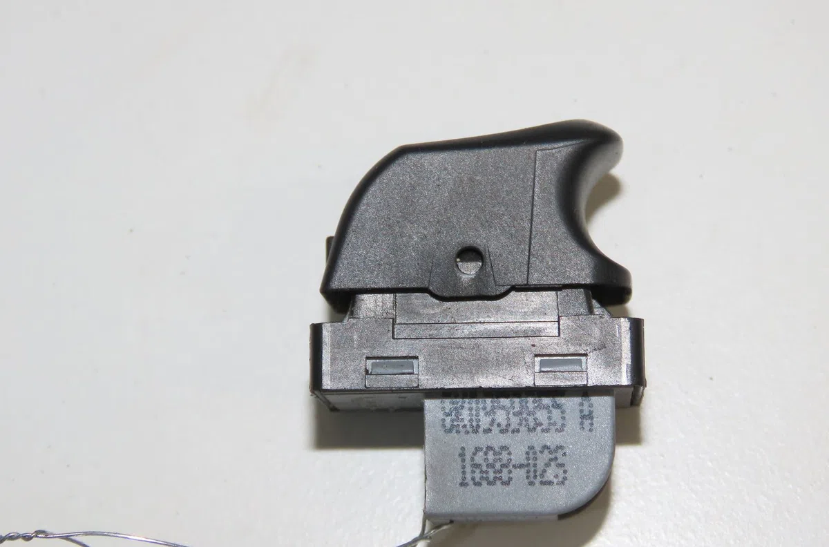 Commande lève-glace porte avant droite Audi A4 B8 (8K2) 2.0 tfsi (2008-2015) occasion — photo 2