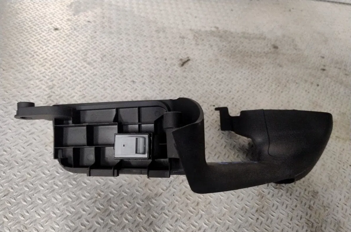 Commande lève-glace porte avant droite AUDI A6 3 PHASE 1 occasion — photo 2