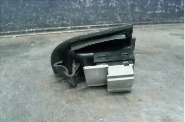 Commande lève-glace porte avant droite Audi A6 C5 (4B2) 2.5 tdi quattro (1997-2005) occasion — photo 2